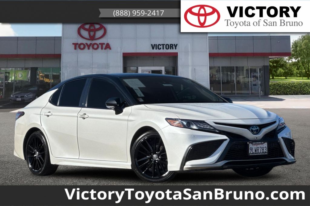 Wind Chill Pearl/Midnight Black Metallic 2024 Toyota Camry Hybrid Sedan Front-Wheel Drive Continuously Variable Transmission