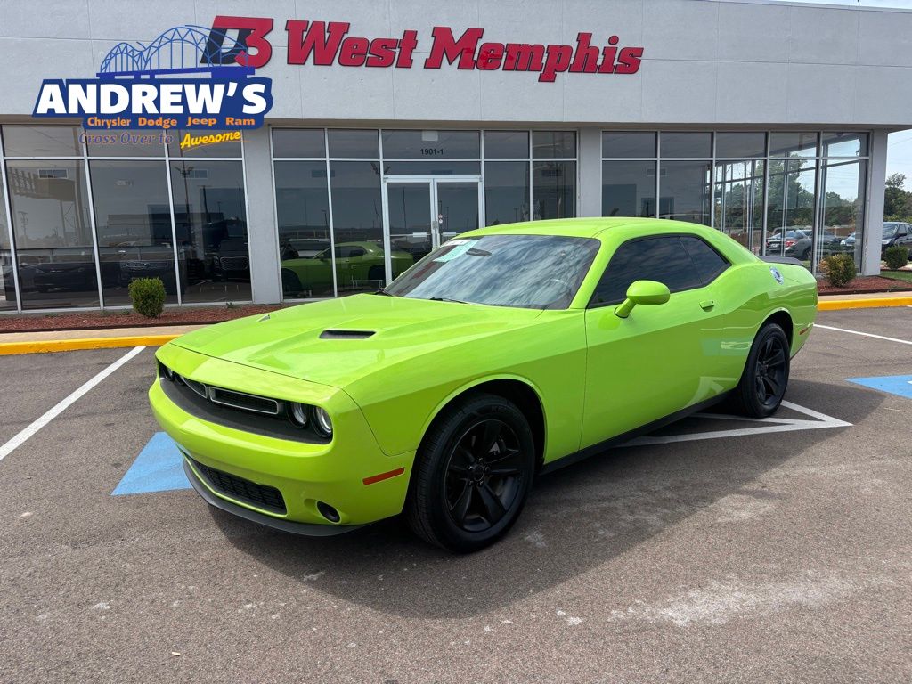 Green (Sublime Metallic Clearcoat) 2023 Dodge Challenger SXT RWD Coupe Rear-Wheel Drive 8-Speed Automatic
