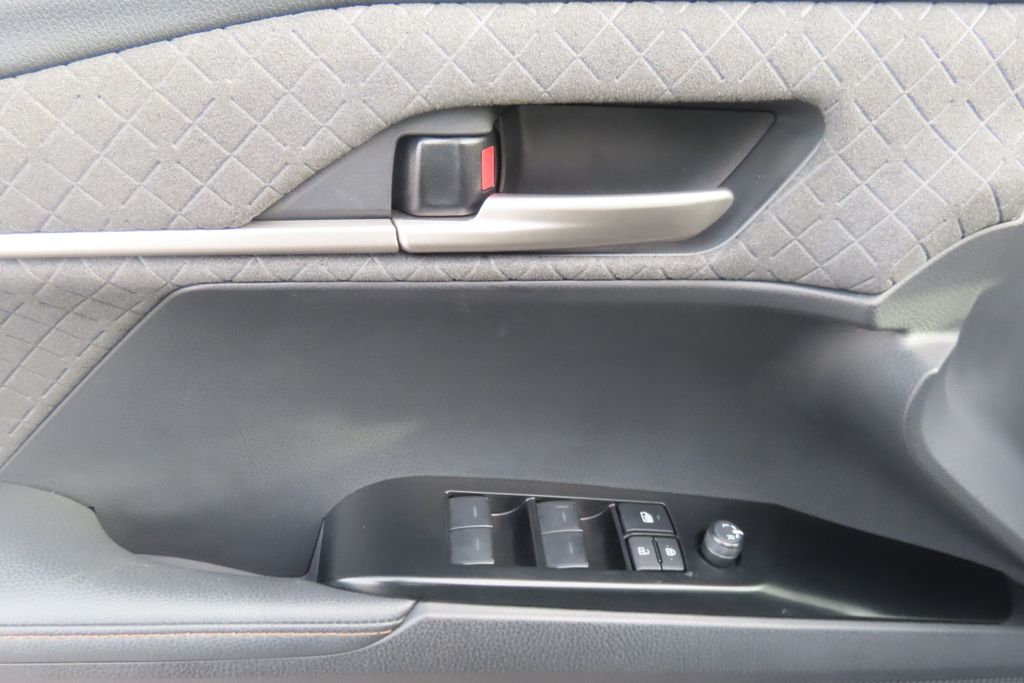 Thumbnail: 2025 Toyota Camry - 19