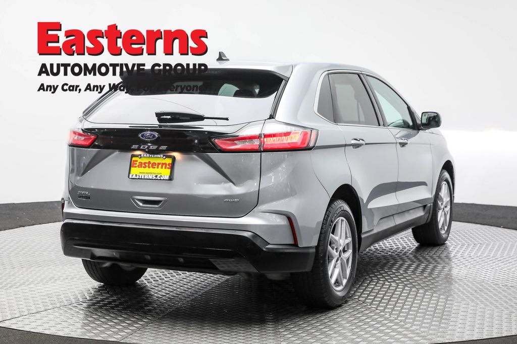 Used 2024 Silver Ford SEL image 5