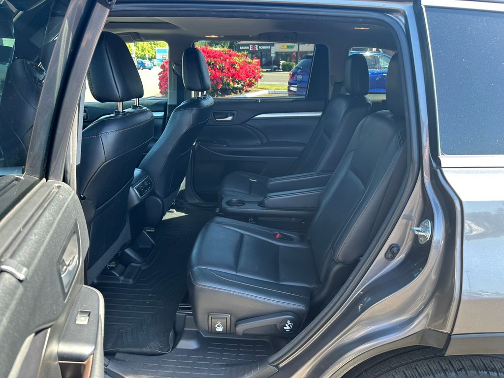 2018 Toyota Highlander 