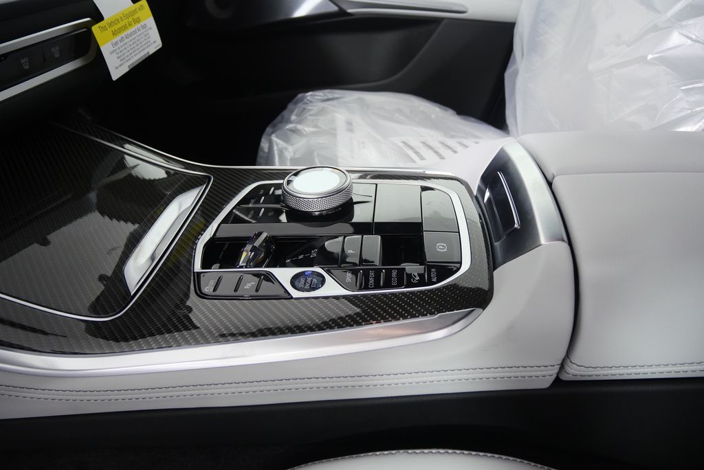 2026 BMW X5 M60i 22