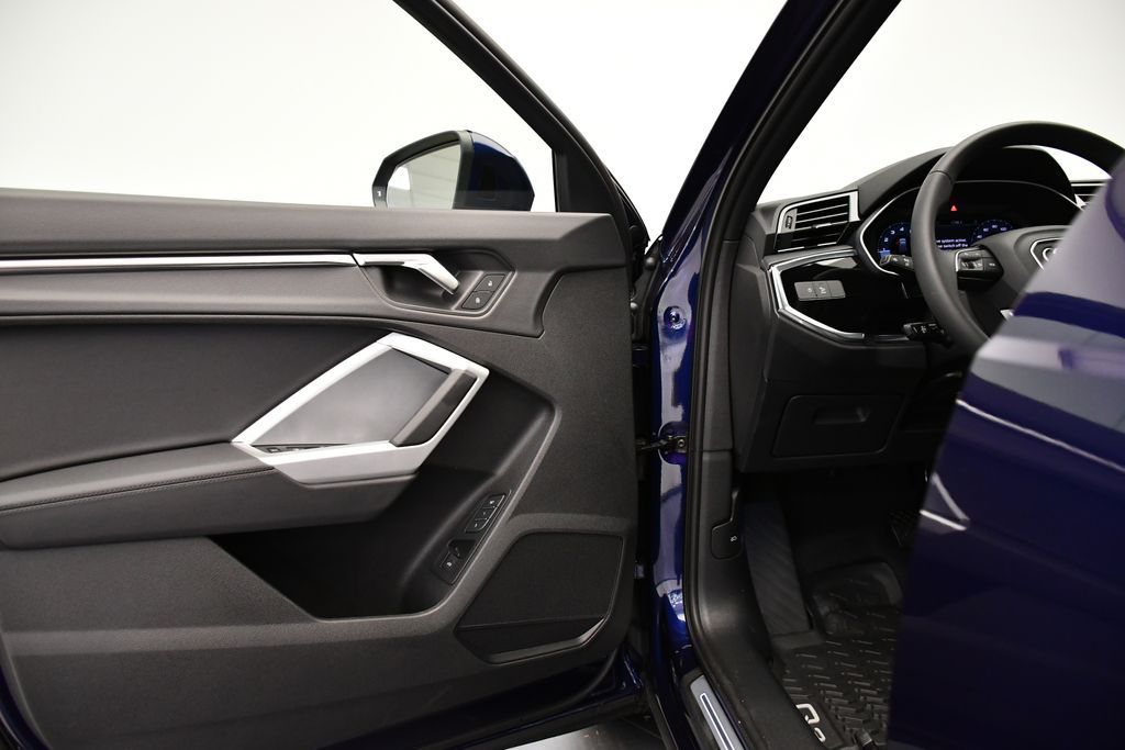 Thumbnail: 2025 Audi Q3 - 30