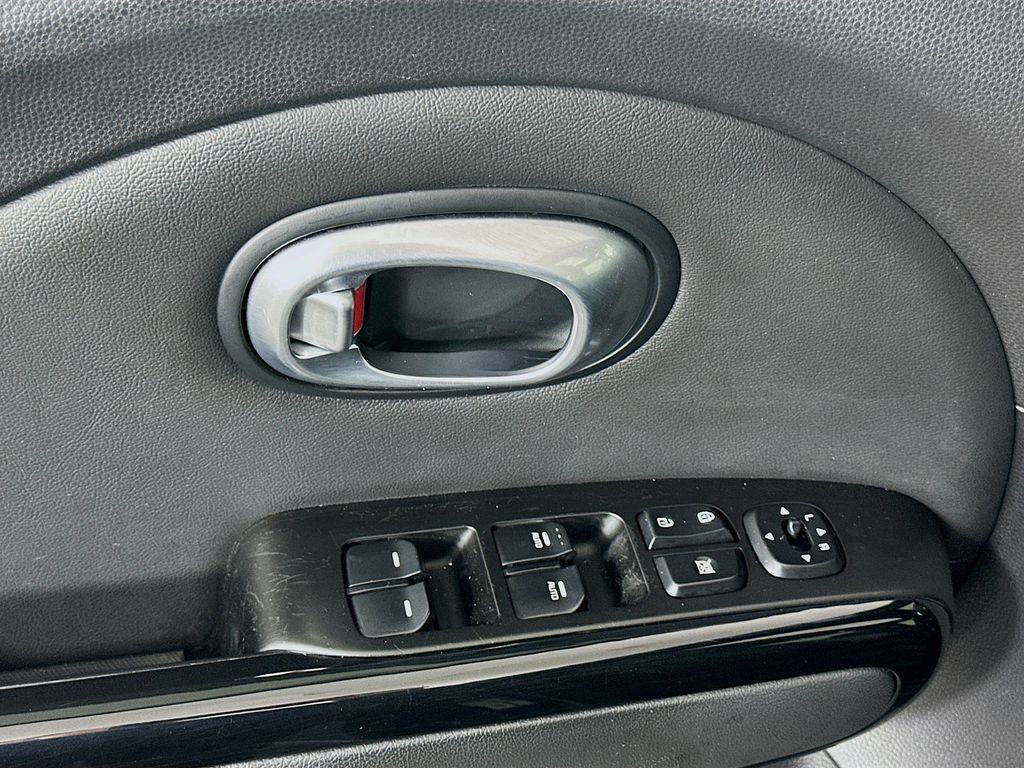 Thumbnail: 2015 Kia Soul - 17