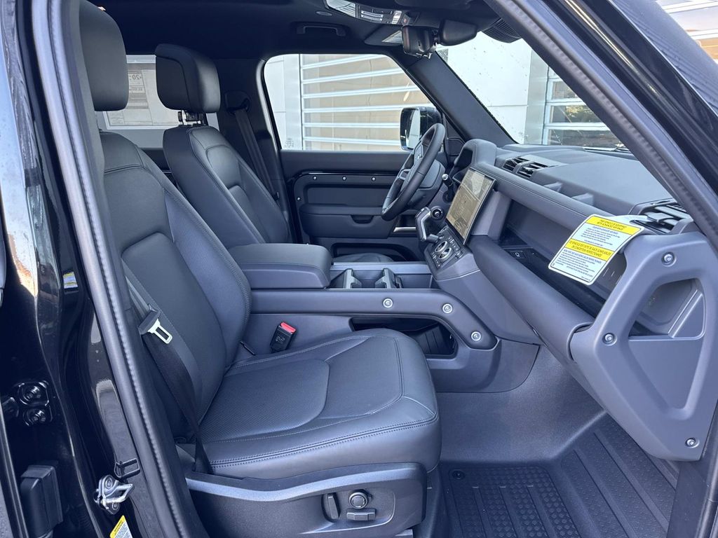 New 2026 Black Land Rover X-Dynamic SE image 8