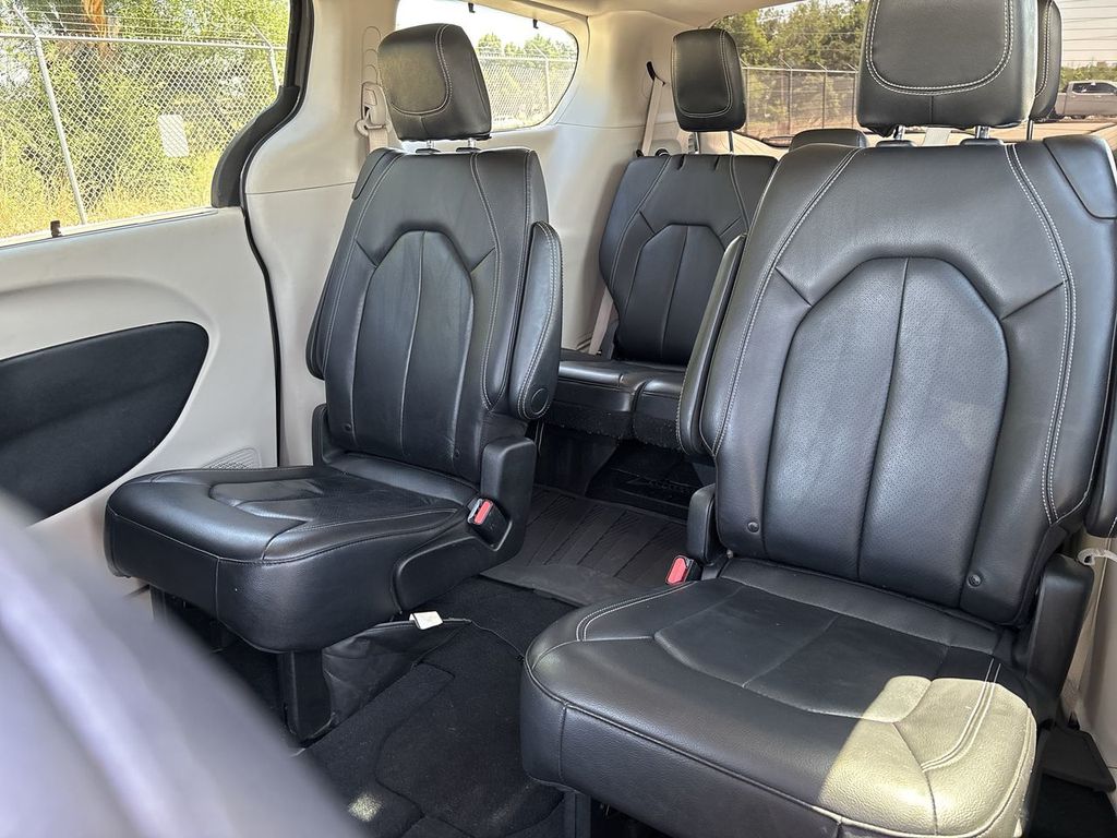 Used 2022 Chrysler Pacifica Van