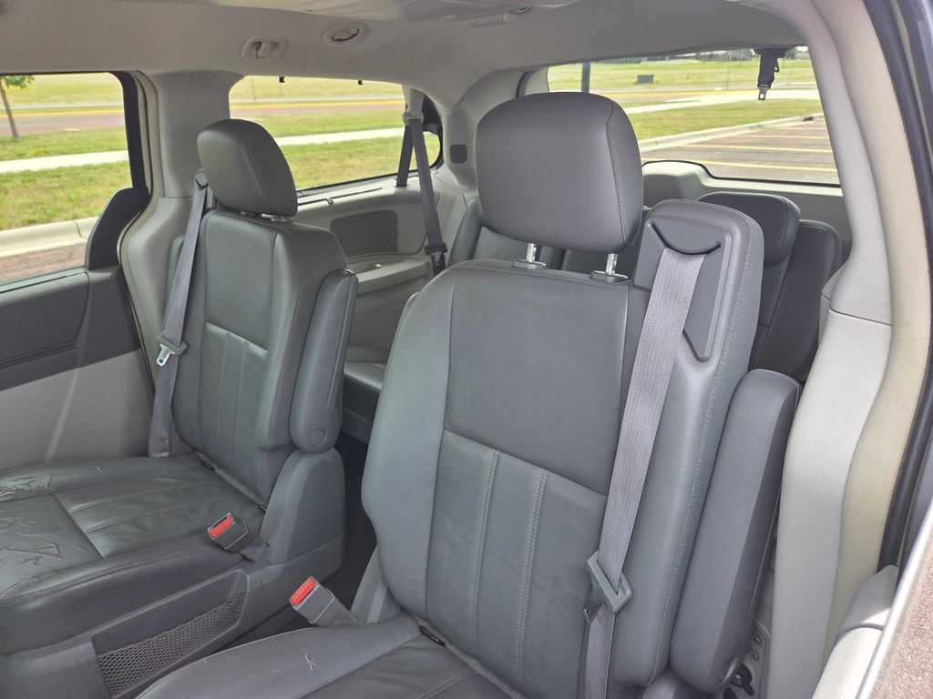 2010 Chrysler Town & Country Touring