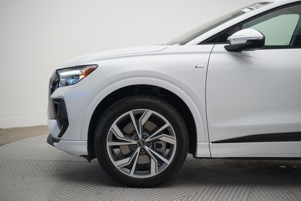 Thumbnail: 2023 Audi Q4 e-tron - 2