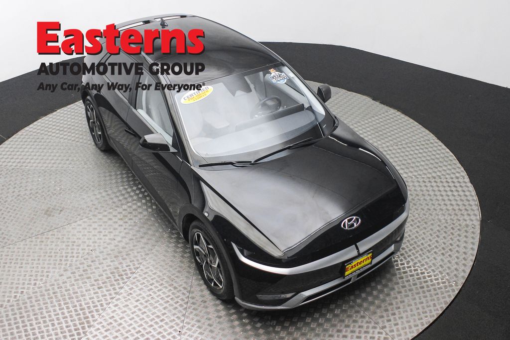 Used 2023 Black Hyundai SEL image 3