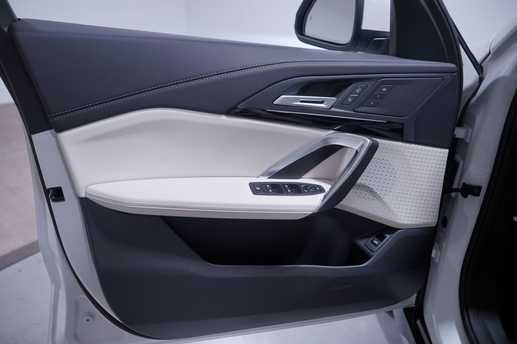 Thumbnail: 2026 BMW X1 - 10