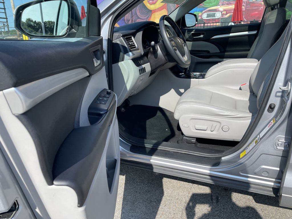 Used 2016 Toyota Highlander SUV