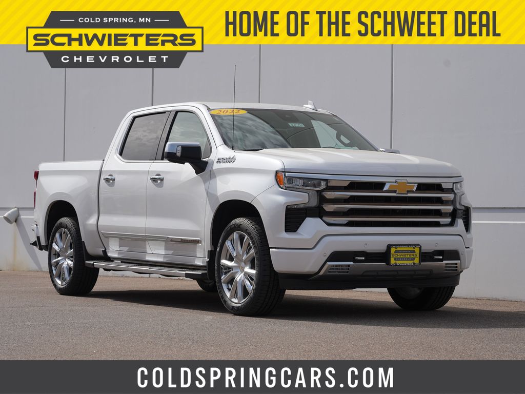White (Iridescent Pearl Tricoat) 2022 Chevrolet Silverado 1500 High Country Crew Cab 4WD Pickup Truck Four-Wheel Drive Automatic
