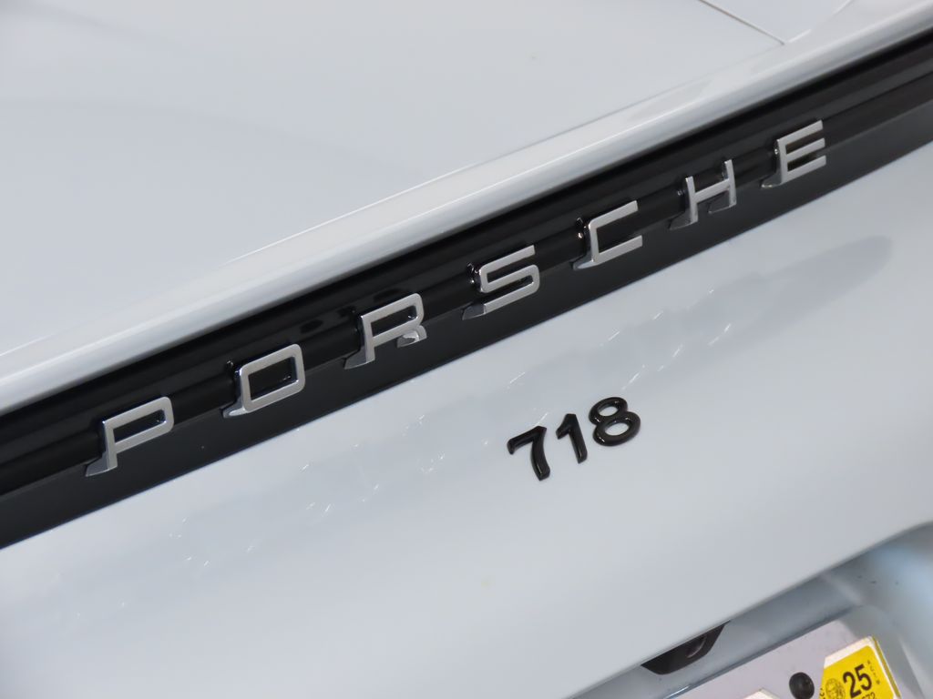 2024 Porsche 718 Boxster  17