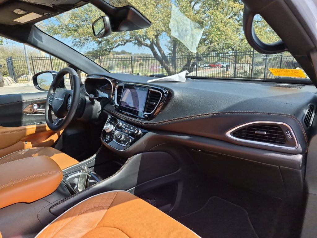 Used Car 2023 Chrysler Pacifica Hybrid  Pinnacle For Sale Under $35,000 In Austin, Texas