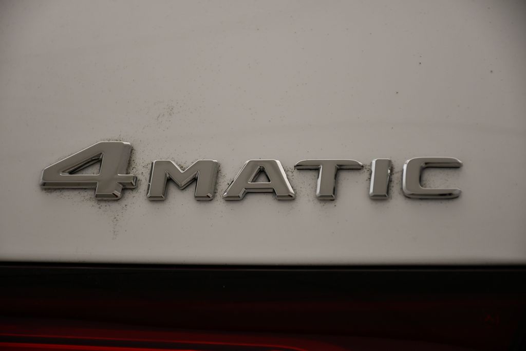 2025 Mercedes-Benz GLC 300 10