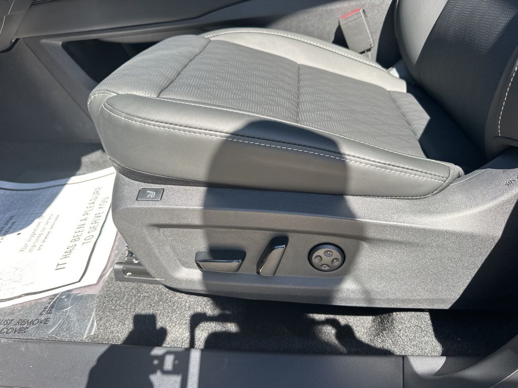 2025 Champagne Silver Metallic Nissan Murano Platinum AWD SUV