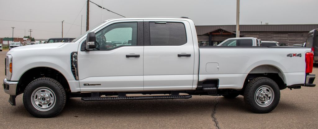 Oxford White 2024 Ford F-350 Super Duty Pickup Truck Four-Wheel Drive Automatic