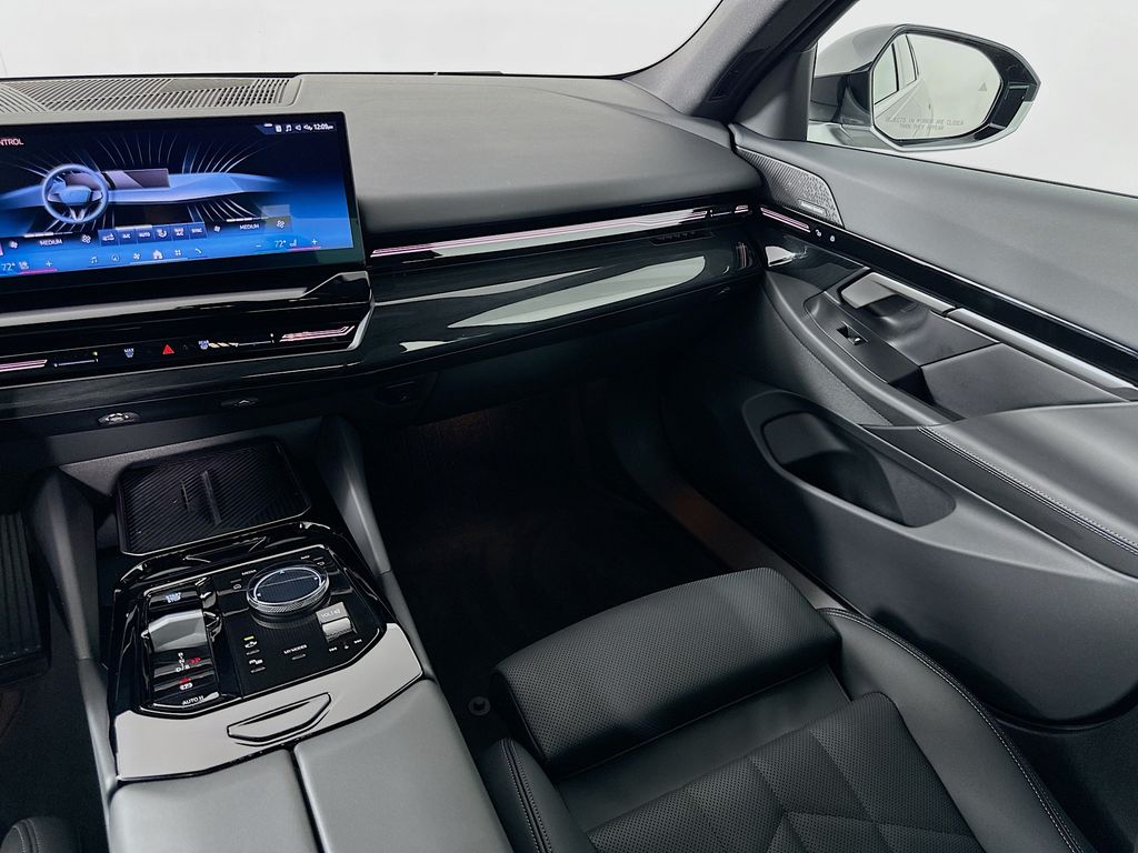 Thumbnail: 2025 BMW 5 Series - 24