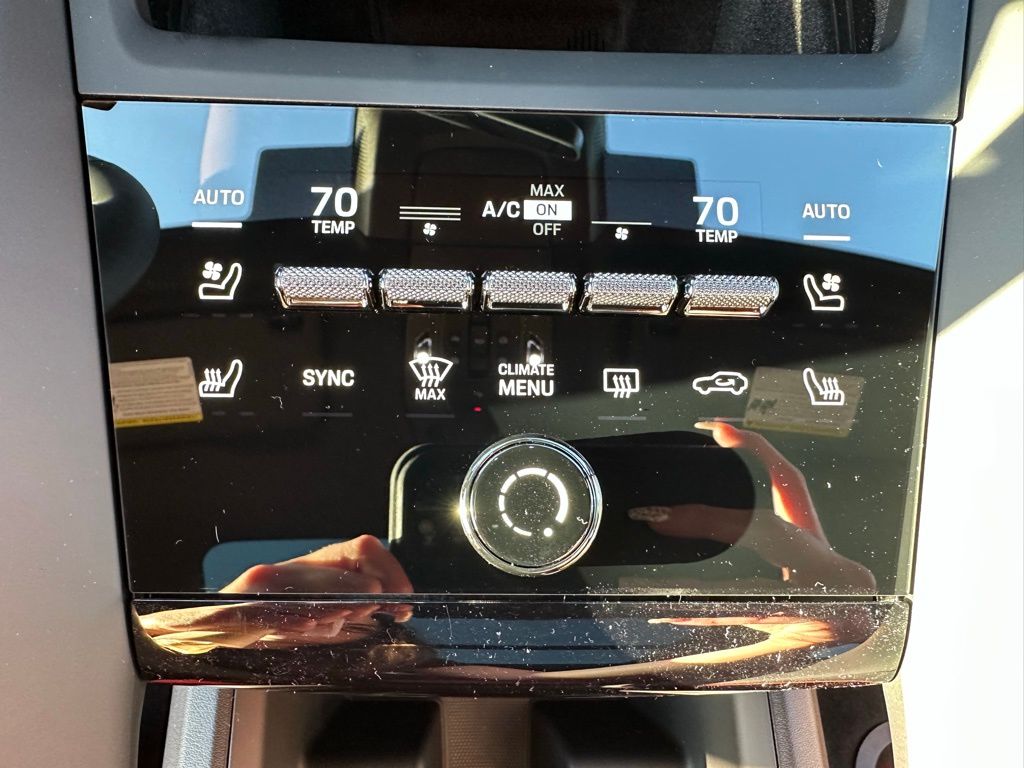 Thumbnail: 2025 Porsche Macan - 25