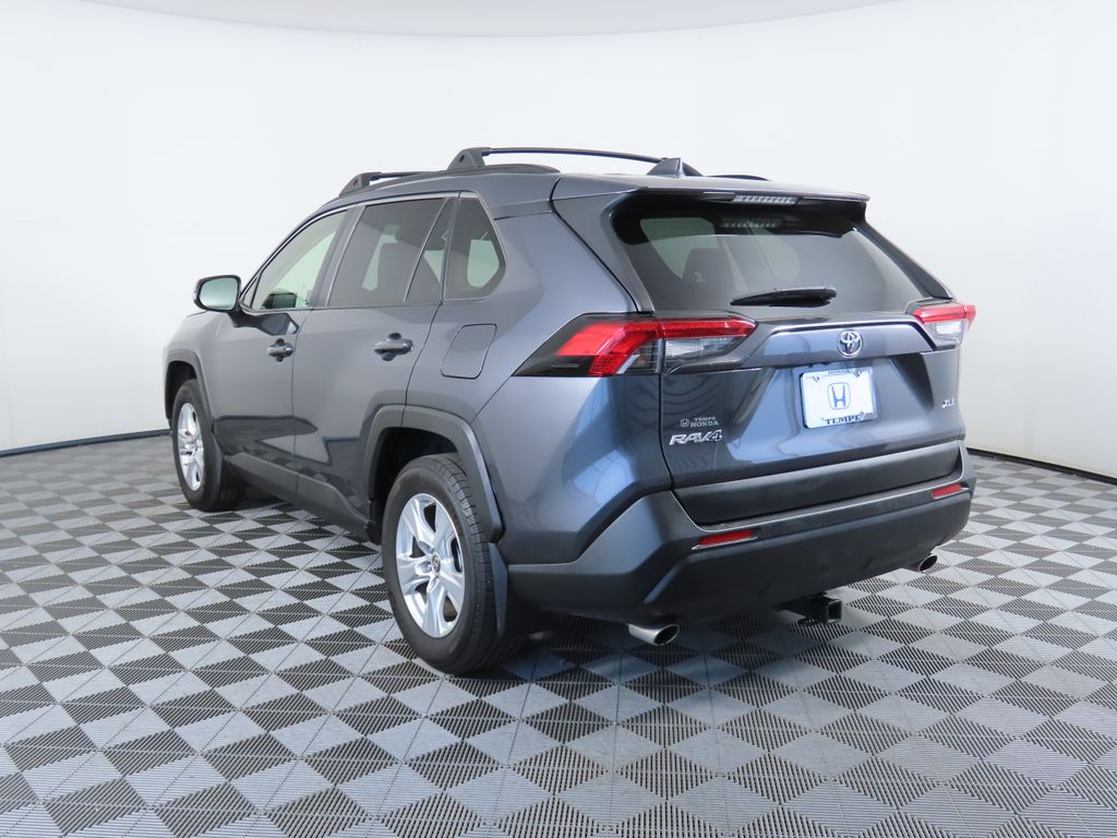 2019 Toyota RAV4 XLE 7