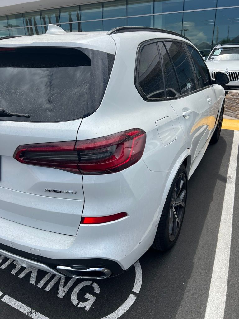 Used 2019 White BMW xDrive40i image 5
