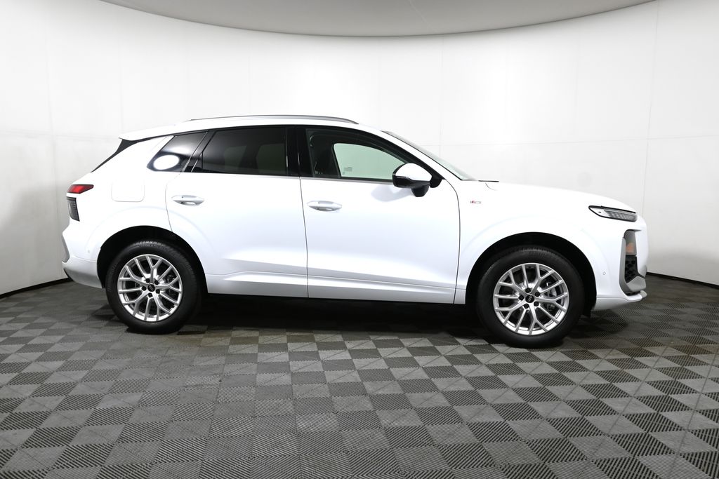 Thumbnail: 2026 Audi Q3 - 8