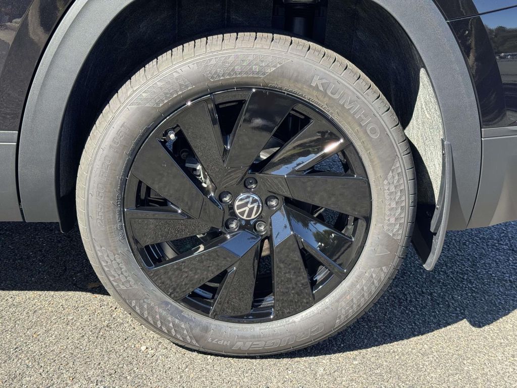 New 2026 Black Volkswagen 2.0T SE w/Technology image 12