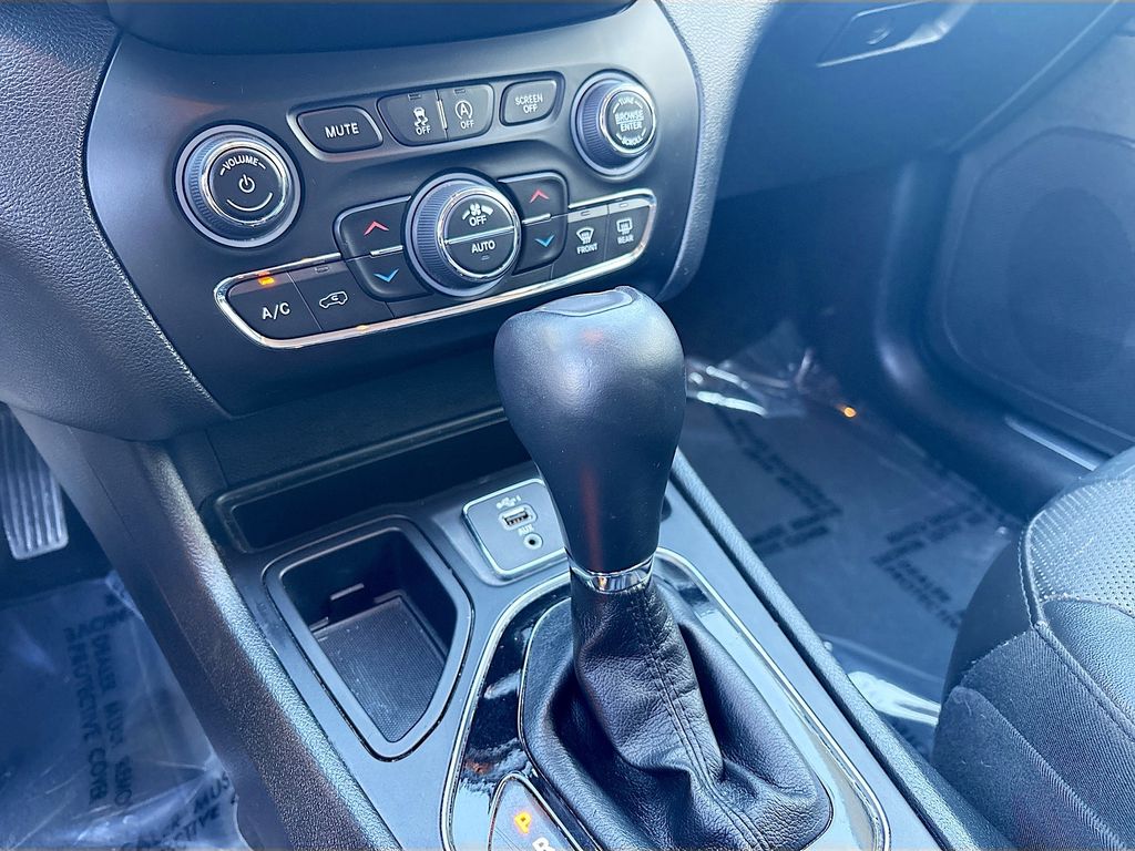 Used 2019 Black Jeep Limited image 16