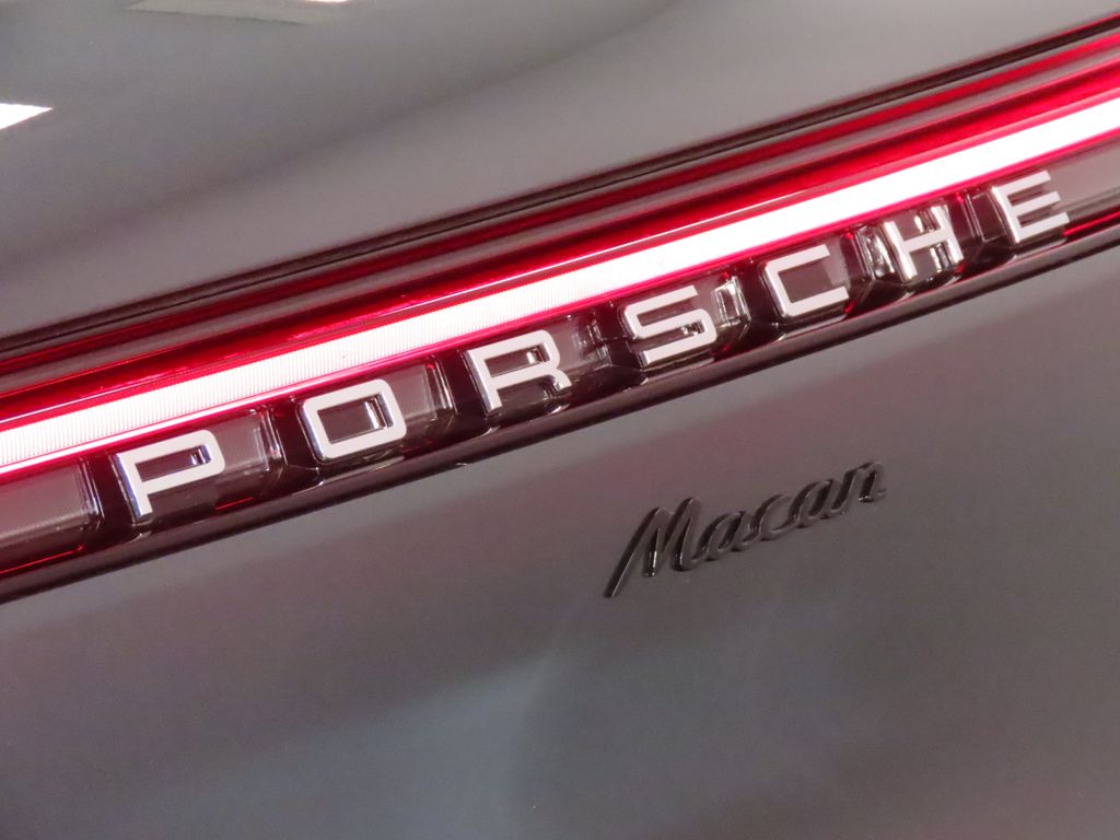 Thumbnail: 2026 Porsche Macan - 12
