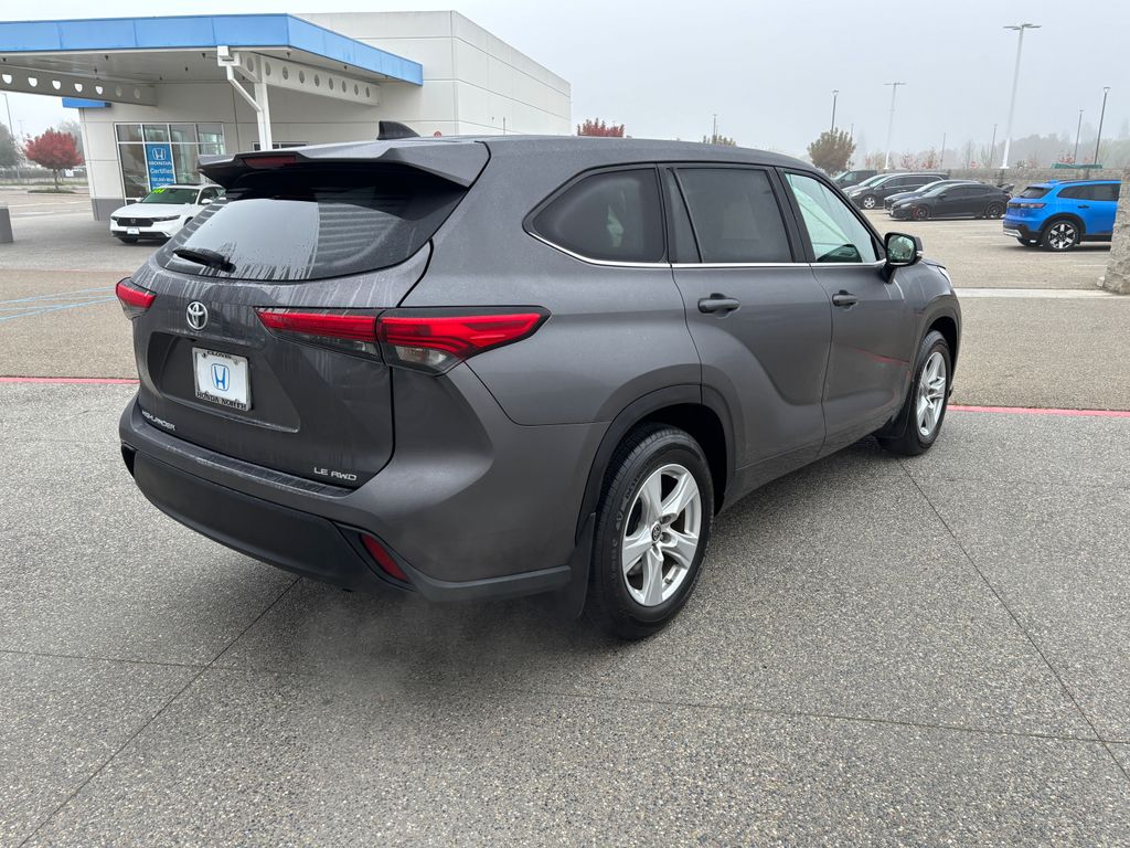 Thumbnail: 2022 Toyota Highlander - 5