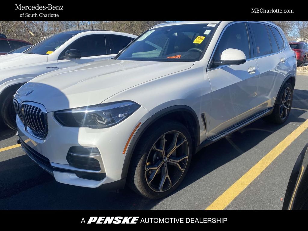 2022 BMW X5 xDrive40i Hero Image