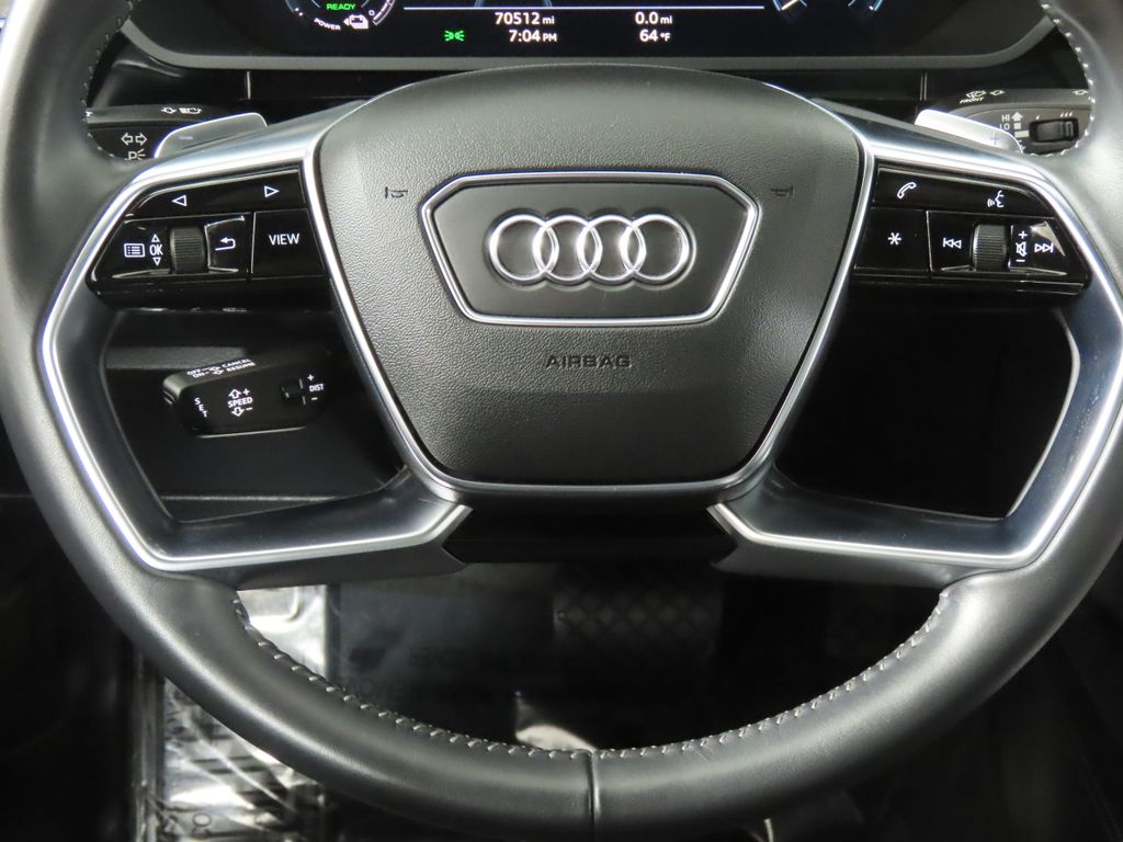 Thumbnail: 2019 Audi e-tron - 14