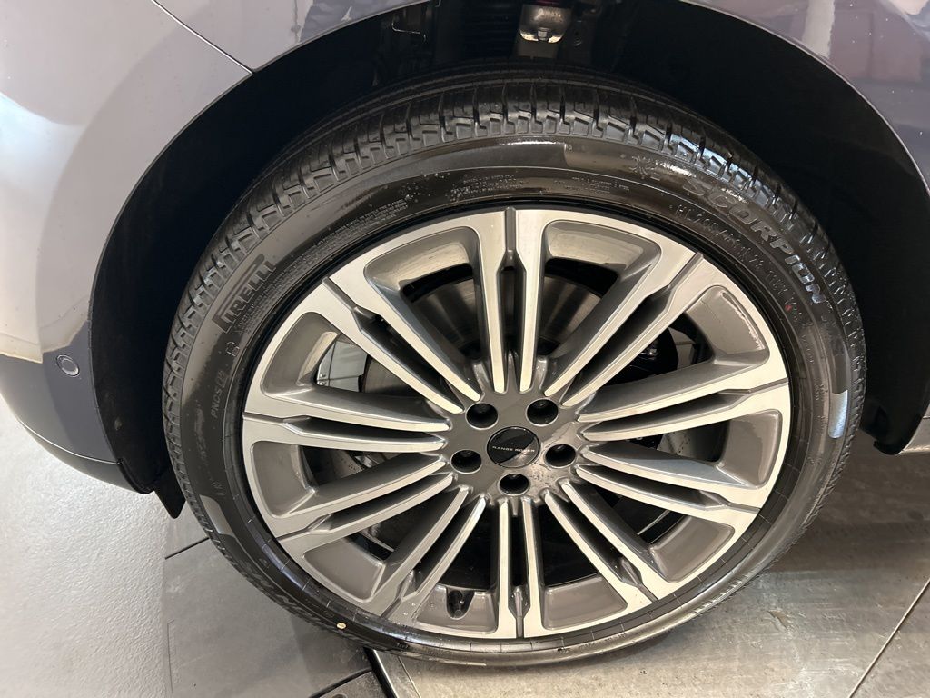 Thumbnail: 2026 Land Rover Range Rover - 10