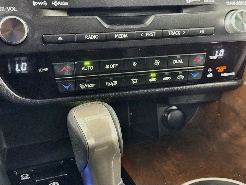 Thumbnail: 2019 Lexus RX - 16