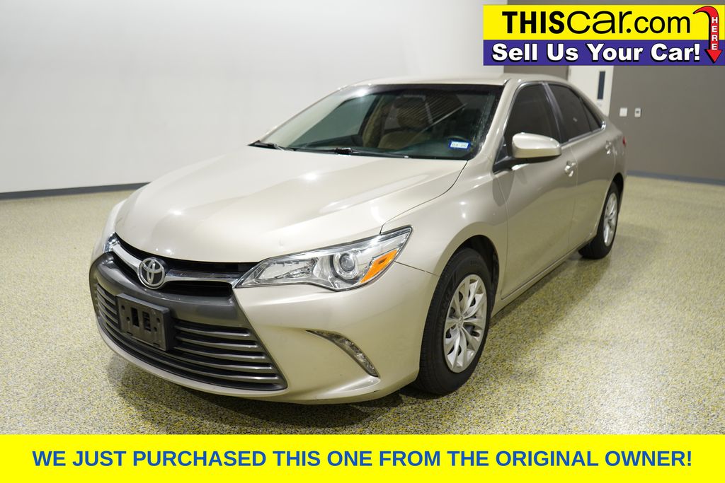 2015 Toyota Camry XLE photo 3