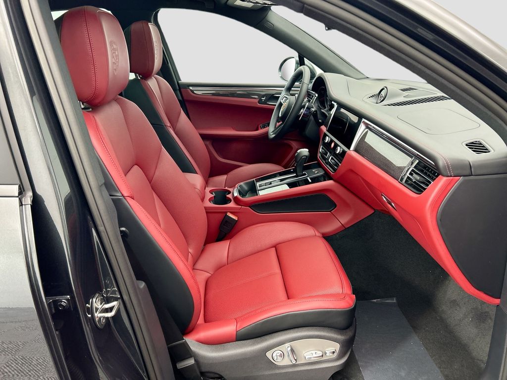 Thumbnail: 2026 Porsche Macan - 22