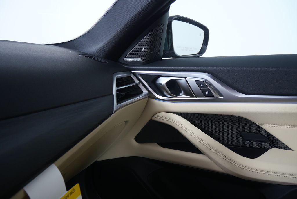 Thumbnail: 2025 BMW i4 - 25