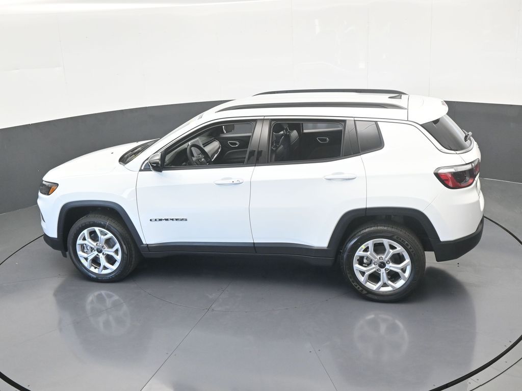New 2026 Bright White Clearcoat Jeep Latitude image 41
