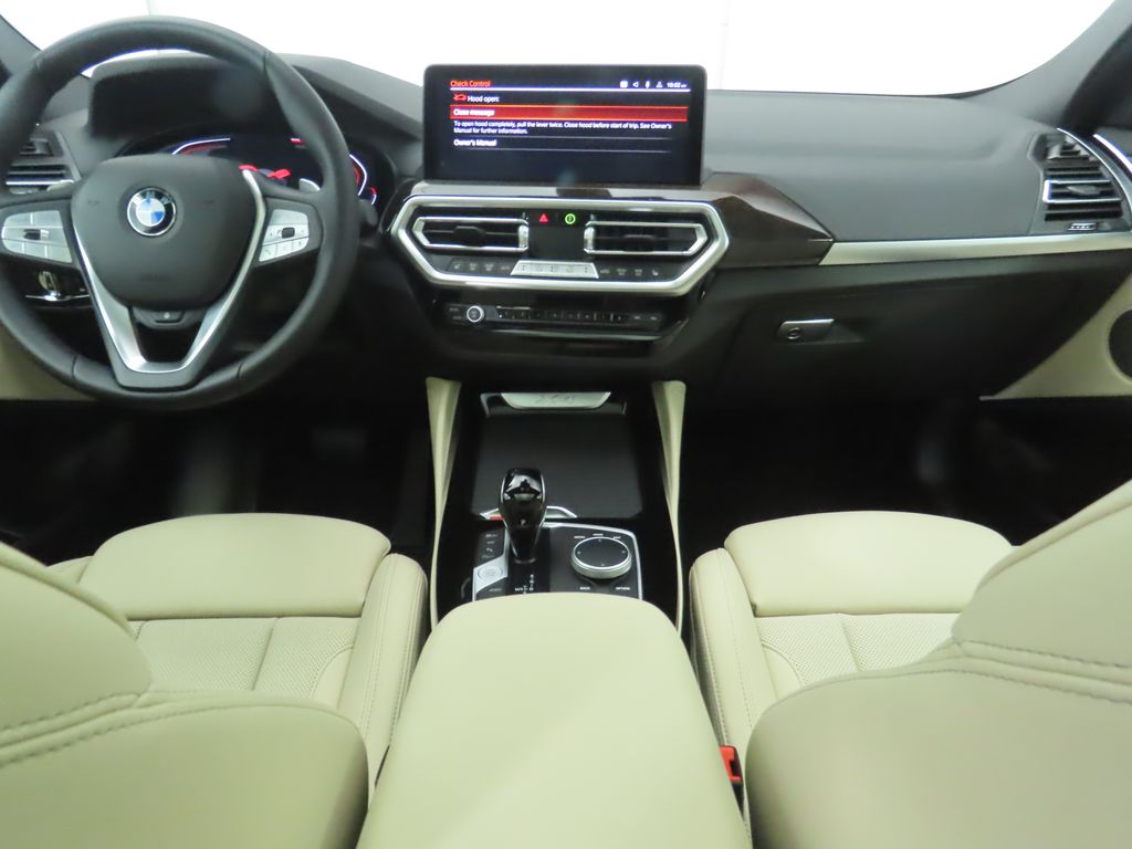 Thumbnail: 2025 BMW X4 - 13