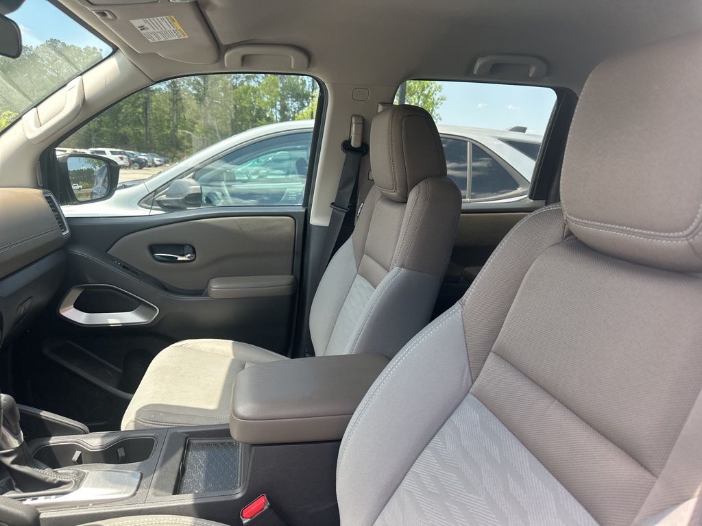 2022 Glacier White Nissan Frontier SV RWD Truck