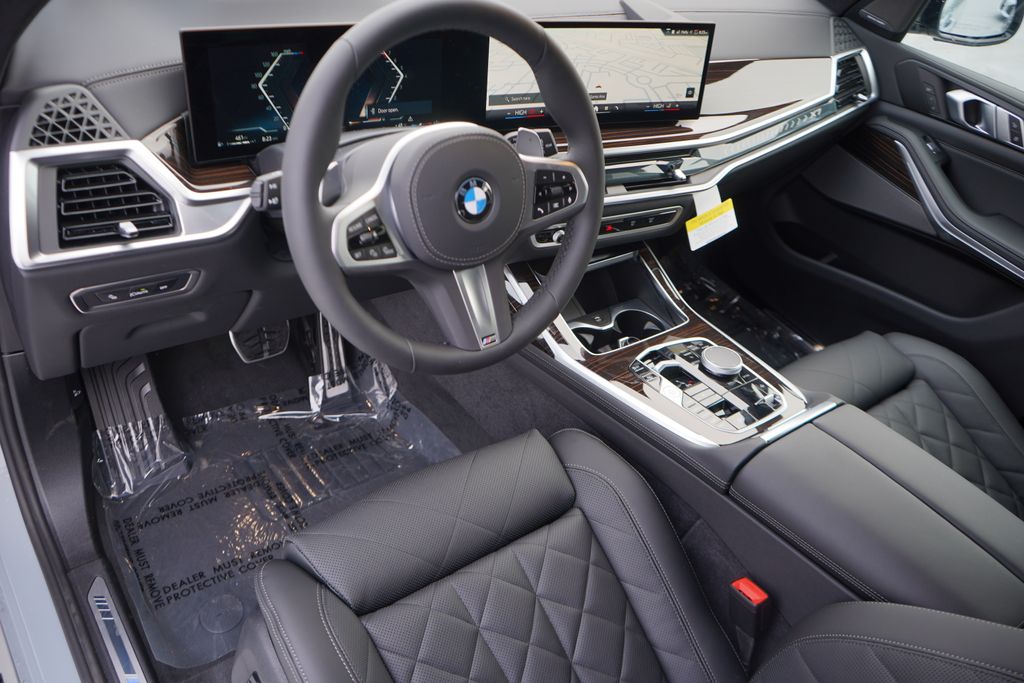 2025 BMW X7 xDrive40i 12