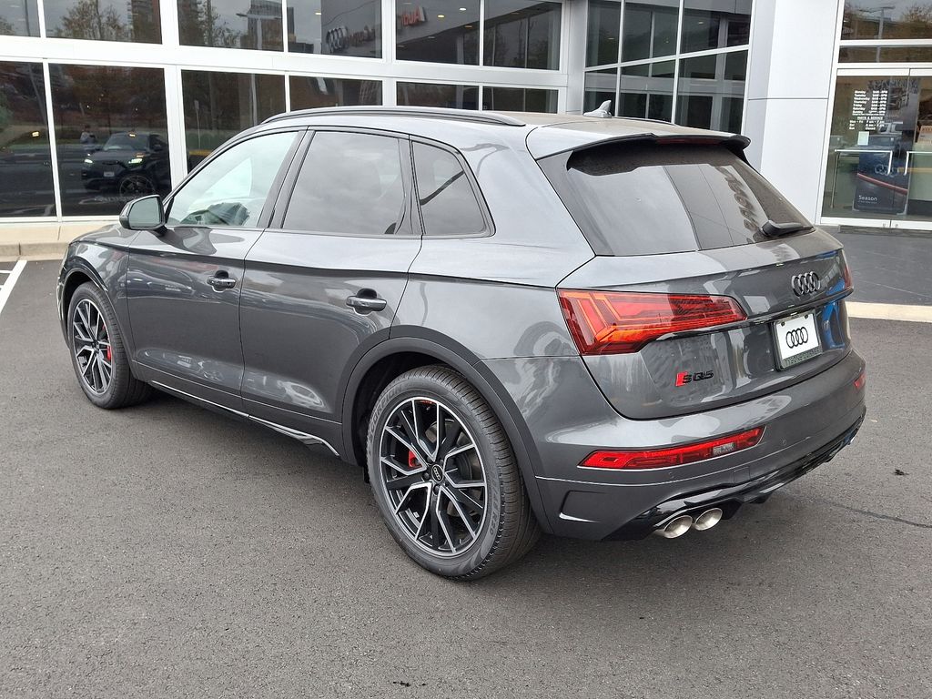 2025 Audi SQ5  4