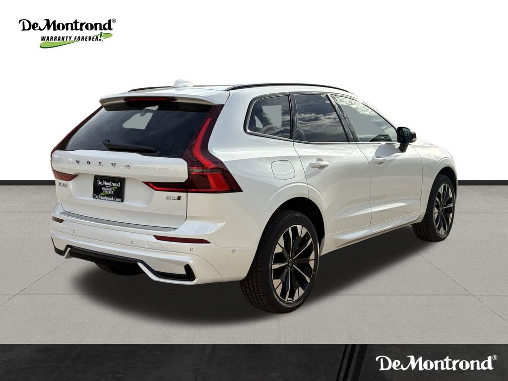 New 2026 Crystal White Volvo B5 AWD Plus image 5