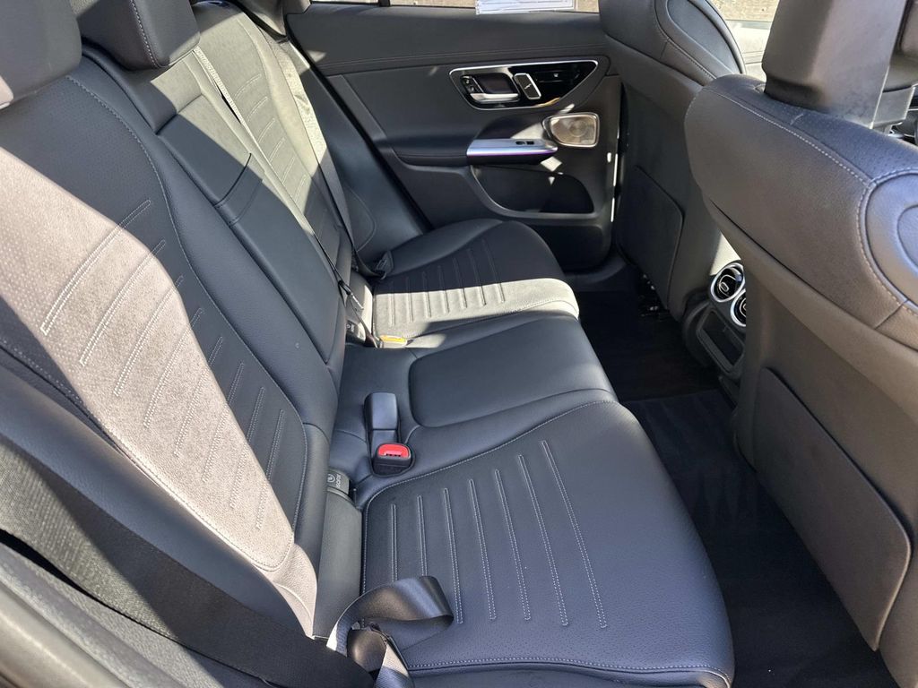 Thumbnail: 2025 Mercedes-Benz GLC - 23