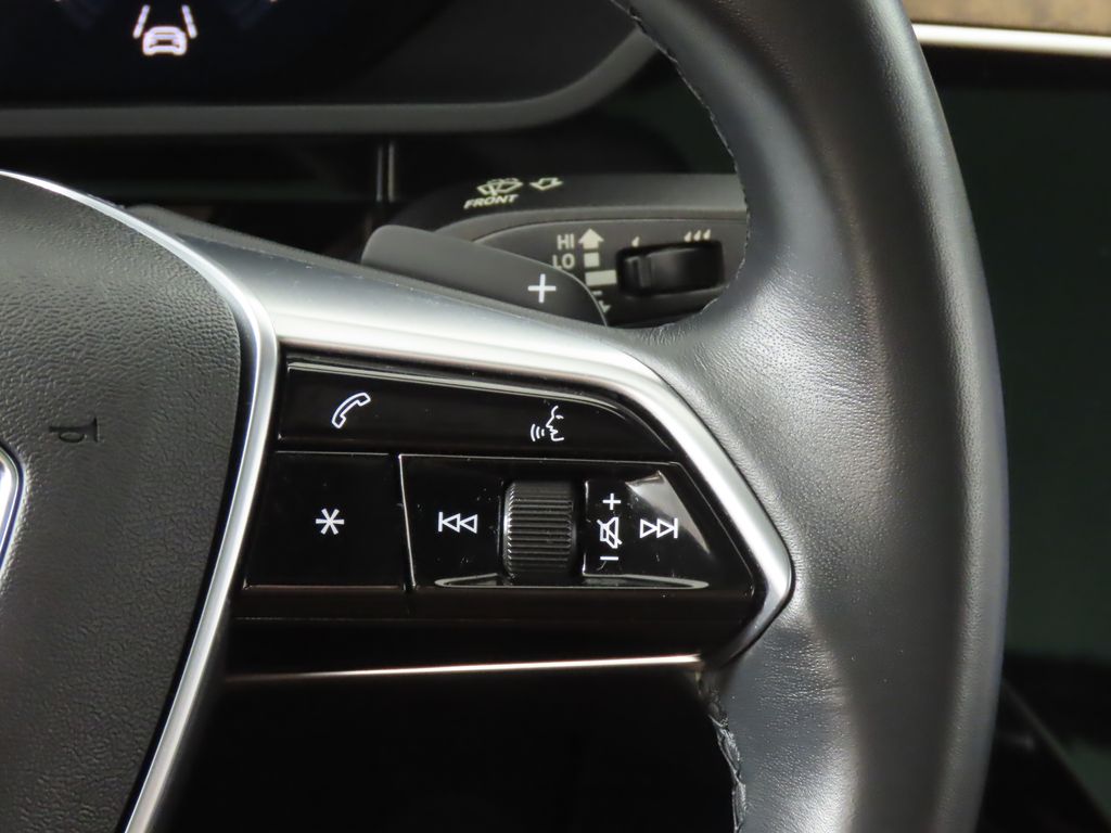 Thumbnail: 2022 Audi e-tron GT - 18