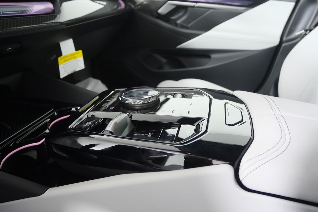 Thumbnail: 2026 BMW i5 - 21