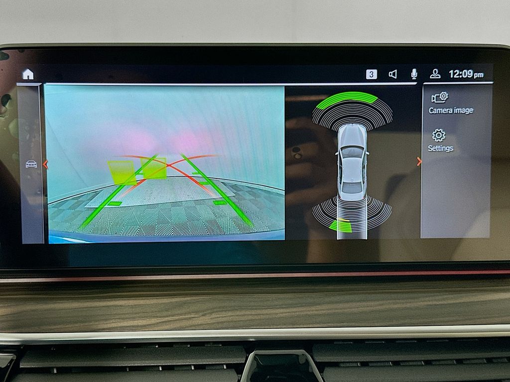 Thumbnail: 2023 BMW 5 Series - 14