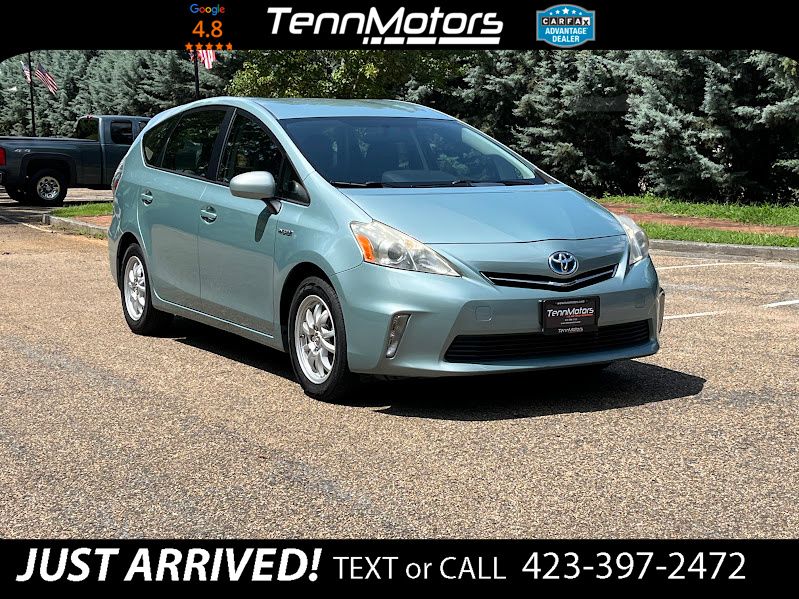 2013 Toyota Prius v Three FWD