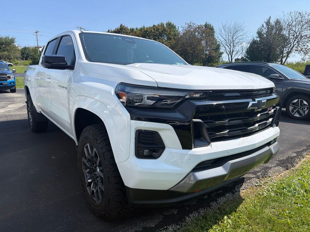Summit White 2024 Chevrolet Colorado Pickup Truck Four-Wheel Drive 8-Speed Automatic