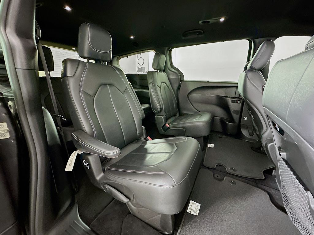 2021 Chrysler Pacifica Touring L 27
